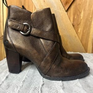 Born Women's Size 10 Brown/ Bronze Leather Ankle Boots